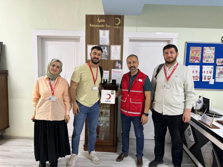 Kızılay’dan Gönül Köprüsü: Üretim Sahasına Ziyaret